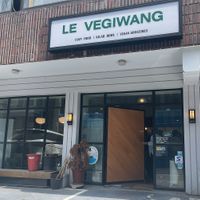 The door is huge  at Le Vegiwang - 르베지왕 in Seoul
