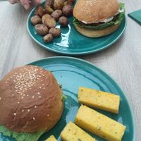 burger mit polenta und burger mit bratkartoffeln at Bojtorina Vegan Kitchen in Sopron