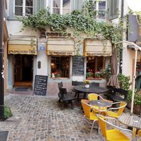 Exterior and seating at Holzbackerei Bio Andreas in Basel