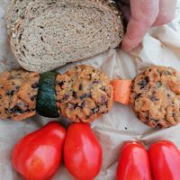 Espetadas de feijão azuki no forno, ótimo atendimento e sabor excelente. at Mercado Biológico in Terceira