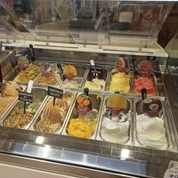 All black spoon icecream are vegan at Gelateria Paniko in Lucca