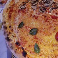 Halb Margherita, halb Funghi at L'Osteria in Karlsruhe