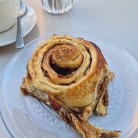 Vegan cinnamon roll, always vegan, served warm at Oats Day Long in Leuven