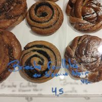 Brioche au sésame noir at Brioche Atelier in Gembloux