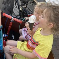 Oatly soft ice cone. Happy daughters, happy cows. 😋❤️  at Stach - Overtoom in Amsterdam
