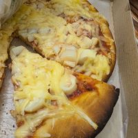 Fugazza with cheese and palmitos at Pizza Time in Montevideo