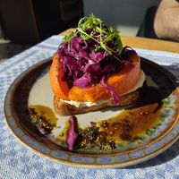 Sauerteigbrot mit Cashewcreme, gebackenem Kürbis und Rotkraut at Café Johanna in Hamburg