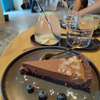 Ginger Tea + Schoko Nuss Torte at drei&zwanzig in Karlsruhe