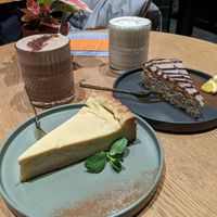 vegan cheesecake and hazelnut cake at drei&zwanzig in Karlsruhe