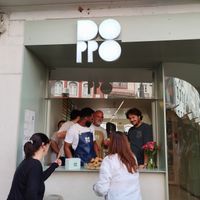 Celebration of Doppo's "birthday", when they offered (unfortunately not vegan 😄) cake to customers at DOPPO Gelataria in Coimbra
