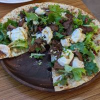 Flatbread pizza at Darc-en-Ciel in Seoul