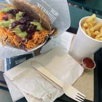   at Neue Dönastie in Karlsruhe