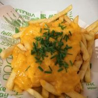 Ceddar fries at Estallido Vegano in Santiago