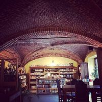 Le restaurant avec son coin magasin bio at Tibetan Convention Tea House in Florennes