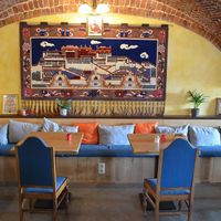 La salle du salon de thé / restaurant végétarien at Tibetan Convention Tea House in Florennes