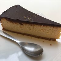 chocolate cheese cake at Vegan Folie's in Paris