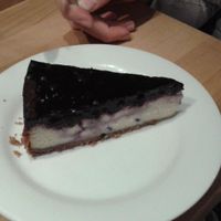 blueberry cheescake at Vegan Folie's in Paris