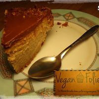 Vegan cheesecake (noisettes et chocolat) at Vegan Folie's in Paris