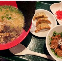 Konkutsu-fuu vege Ramen: 900 Y
Soy fried meat: 350 Y
Vege dumpling: 250 Y at T's Tantan - Tokyo JR Station in Tokyo