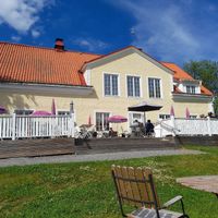 Outside seating at Sigridslunds Café & Handelsbod in Sparreholm