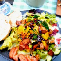 Salat mit Leberkäse und Ofengemüse at Brüderla in Bamberg