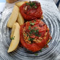 Stuffed tomato at Flisvos in Adamas