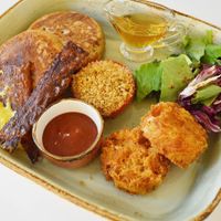 Brunch plate at Lazy Farmers in Seoul