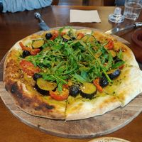 The whole arugula pizza at Lazy Farmers in Seoul