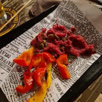 Hamburger sfatto e molliccio e peperoni non dichiarati. at Herba Monstrum in Lecco