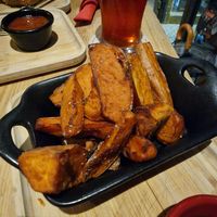 Sweet potato wedges at Bagels & Beers in Girona