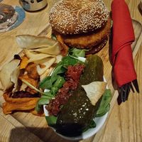 Vegan chicken burger at Bagels & Beers in Girona