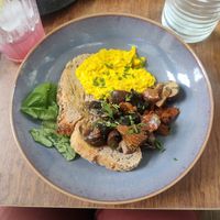Tofu scramble and mushrooms at Bonjo in Paris