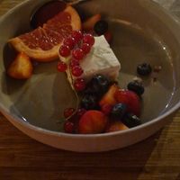 SUE’s Key Limetten Törtchen mit Rote Früchte at Strandclub Zee in Ouddorp