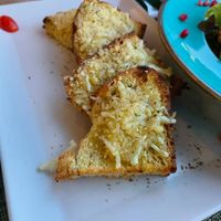 Cheesy Garlic Bread at Veganissimo in Santorini