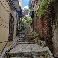 From the Sapa Center (or Ho Chi Minh monument as it appears in google maps) you can get to the restaurant through these stairs at Thong Dong Vegan Kitchen & Cafe in Lao Cai
