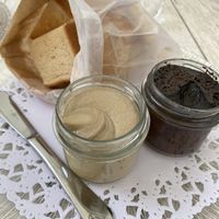 Paté olive and artichoke  at Vinateria Albillo in La Palma