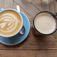 Cafe latte and chai latte at COYOTE in Kyoto