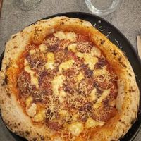 Pizza diavola  at Pizzeria Km0 in Valencia