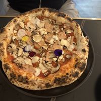 Mistal pizza vegan so good!   at Pizzeria Km0 in Valencia