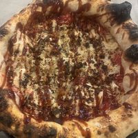 Pizza vegana con salsa barbacoa   at Pizzeria Km0 in Valencia