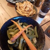 Patat en gegrilde groenten at George Dining in Leusden