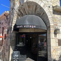 Has a vegan breakfast sandwich. Weirdly it is not in the menus when I looked it up on Yelp. I stopped here for coffee and discovered the vegan breakfast sandwich😄 at East Village Cafe in Monterey