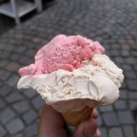 Ice cream with Hazelnut and Strawberry flavours. Already had some licks before taking the photo. Couldn't help myself. 😌 at Riva Est Gelato in Stresa