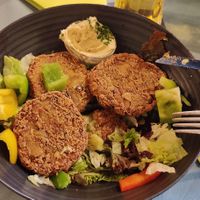 Blattsalat mit Kürbiskern Rösti und Hummus at Gasthaus zur Alpe - Familie Graf in Steyr
