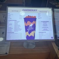 The menu (vegan options are not marked 🤨)  at Oakberry in Marbella