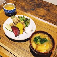 Karaage and miso soup at Nezu no ya in Tokyo