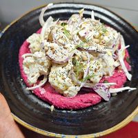 Ensalada de coliflor con base de hummus de remolacha at La Bruma in Cadiz
