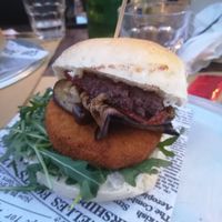 A' Riella (Burger Vegan, Melanzane Grigliate, Rucola, Paté di Olive Nere, Pomodorini Secchi) at Il Cantiere Pub in Naples