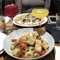 Vegan kale mushroom pizza and vegan Hunan Kung Pao - plus a winter sangria and marilyn monroe to drink  at Earls Kitchen + Bar in Toronto