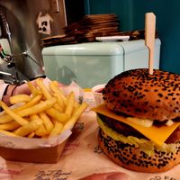 Fresh made to order vegan foods at The Sunny Burger Co. in Amsterdam